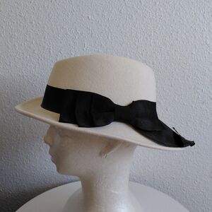 Vintage 1960s Doeskin Milk Woolen  Felt Black Ribbon Fedora Hat. Made in USA. 